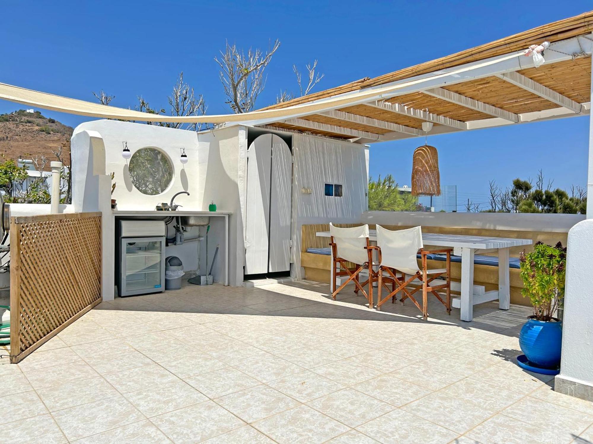 Villa Danae - Seaside Villa With Pool & Hot Tub Piso Livadi Exterior photo